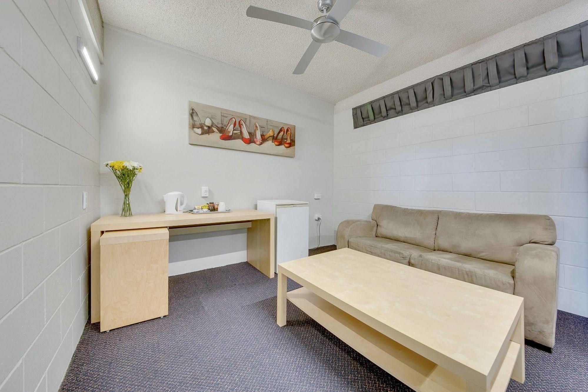Camelot Motel Gladstone Extérieur photo