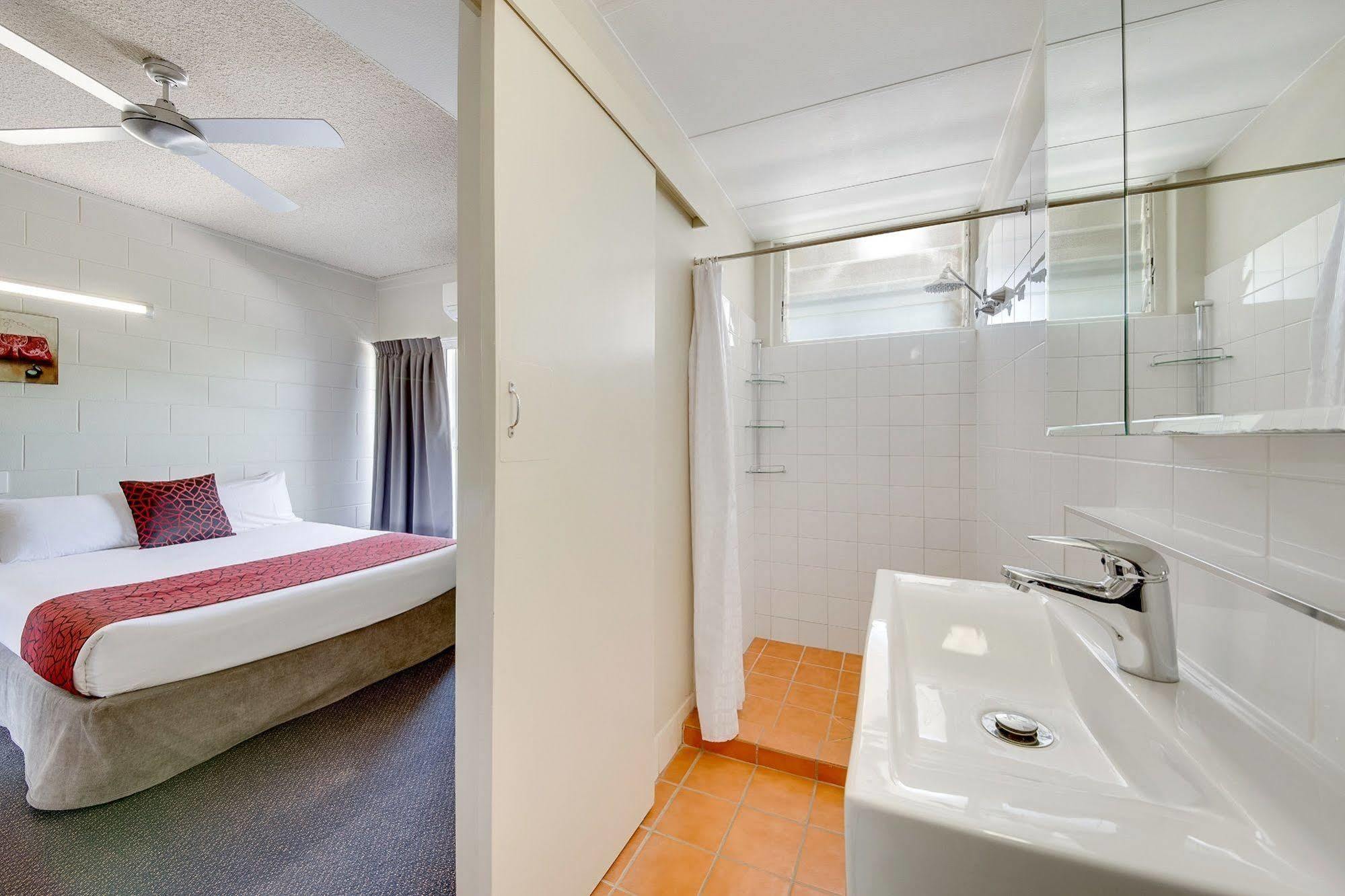Camelot Motel Gladstone Extérieur photo